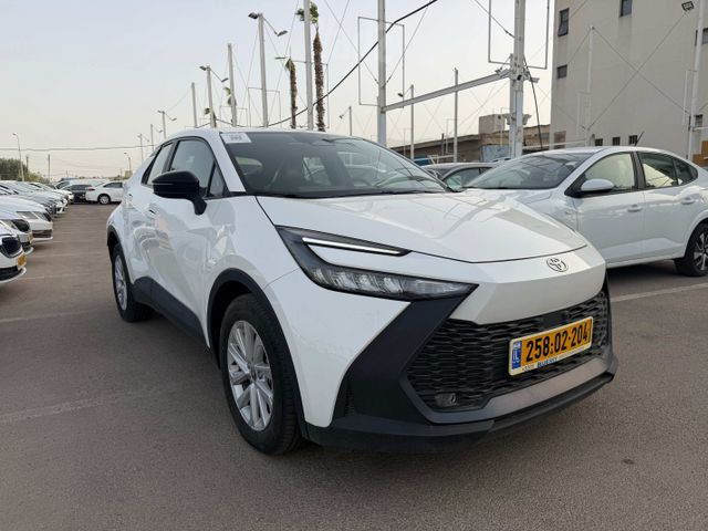 מודעת רכב טויוטה C-HR