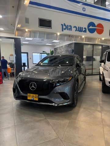 מודעת רכב מרצדס-בנץ EQS SUV