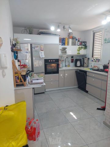 קרן היסוד 18