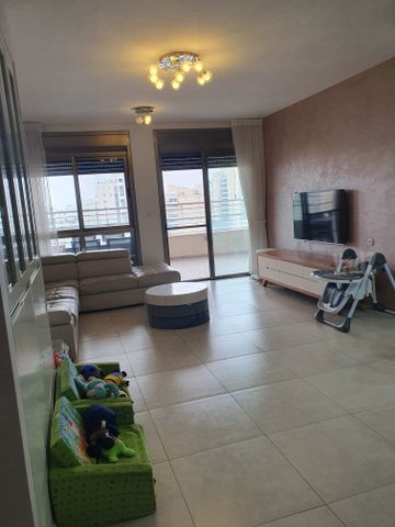 שדרות מנחם בגין 15