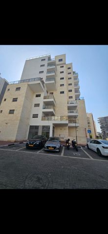 לאה גולדברג 