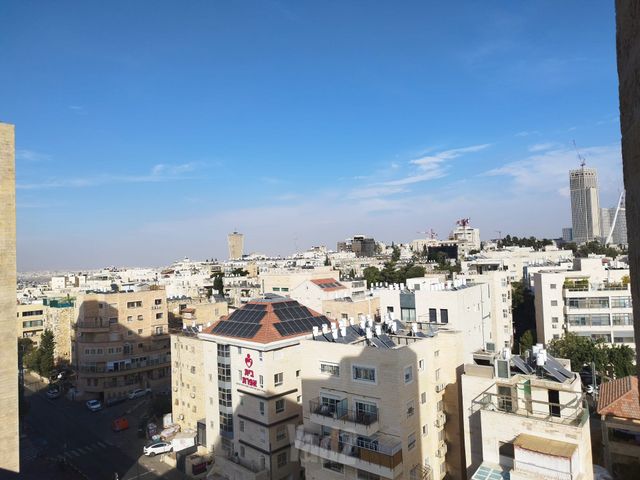 כנפי נשרים 