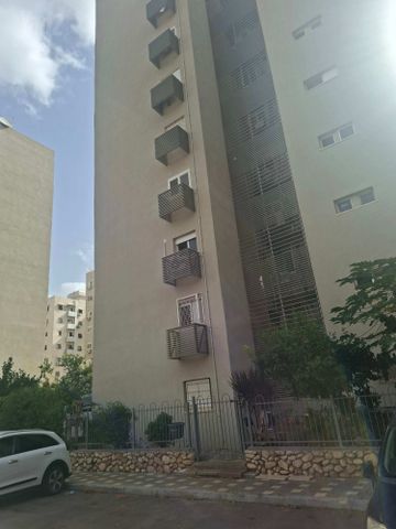 לוי אשכול 
