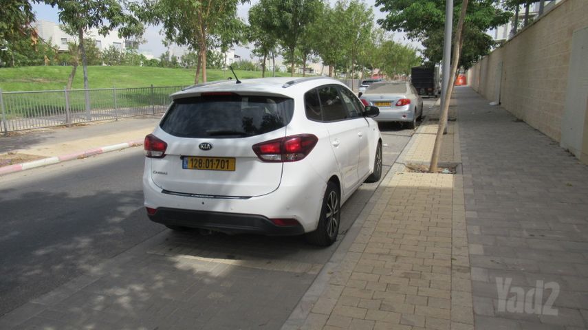 מודעת רכב קיה קארנס