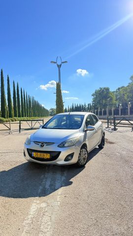 מודעת רכב מאזדה 2