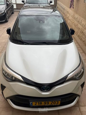 מודעת רכב טויוטה C-HR