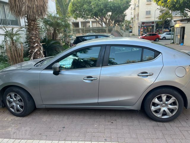 מודעת רכב מאזדה 3