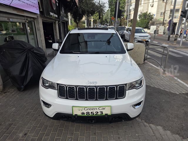 מודעת רכב ג'יפ גרנד צ'ירוקי