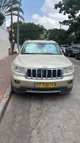 מודעת רכב ג'יפ גרנד צ'ירוקי