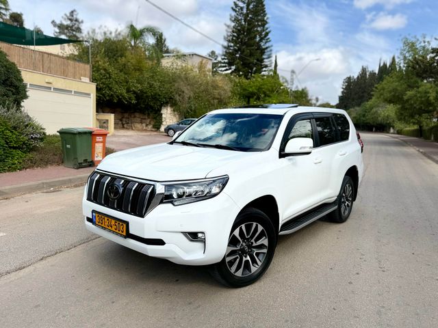 לנד קרוזר Limited אוט׳ 7 מק 5 דל 2.8 (204 כ״ס)