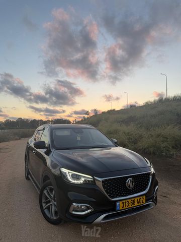 מודעת רכב אם ג'י EHS PHEV
