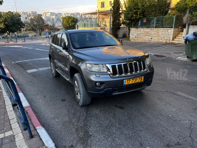 מודעת רכב ג'יפ גרנד צ'ירוקי