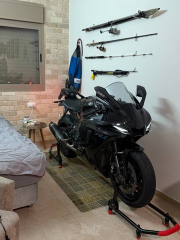 מודעת רכב ימאהה YZF-R1