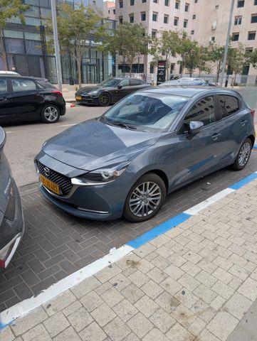 מודעת רכב מאזדה 2