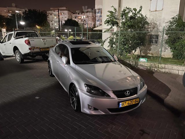 מודעת רכב לקסוס IS