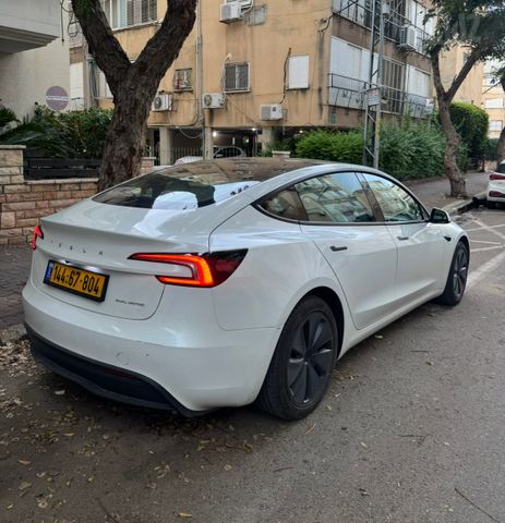 מודעת רכב טסלה מודל 3