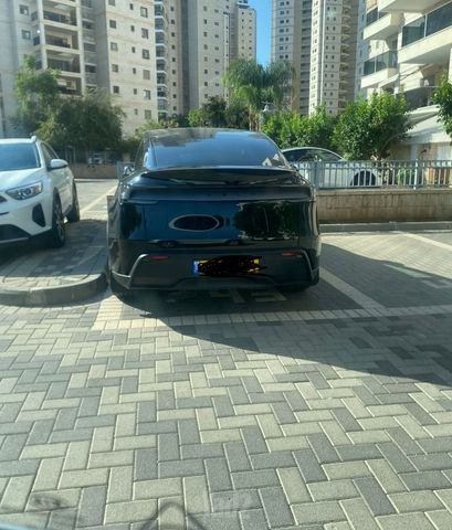 מודעת רכב טסלה מודל Y