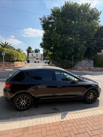 מודעת רכב סיאט לאון