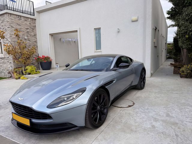 מודעת רכב אסטון מרטין DB11