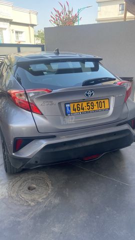 מודעת רכב טויוטה C-HR