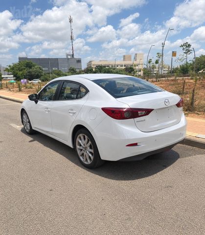 מודעת רכב מאזדה 3
