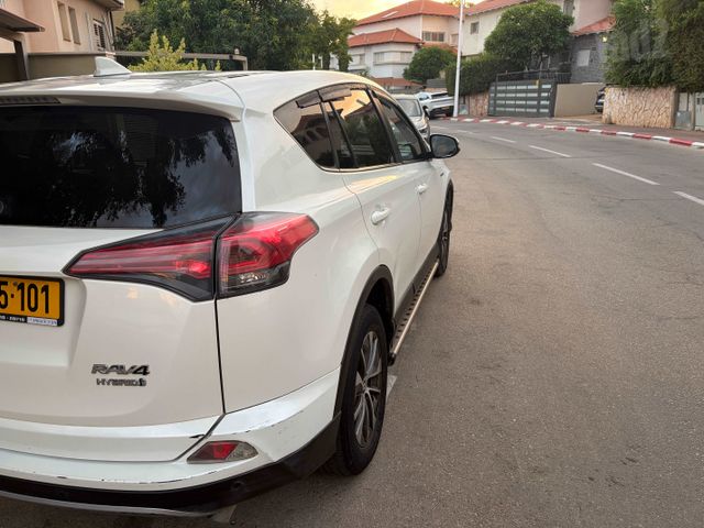 מודעת רכב טויוטה RAV4