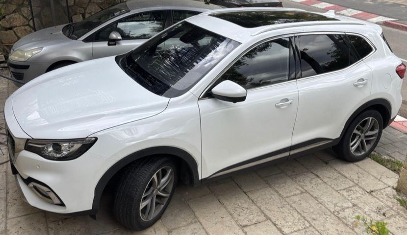 מודעת רכב אם ג'י EHS PHEV