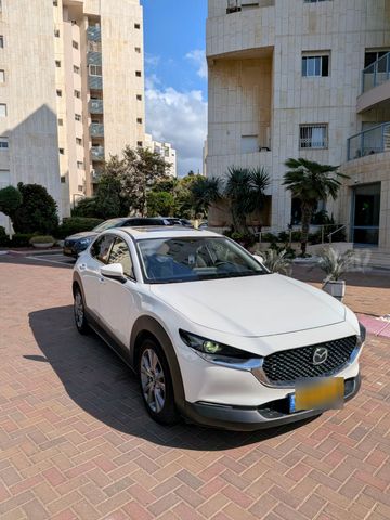 מודעת רכב מאזדה CX-30