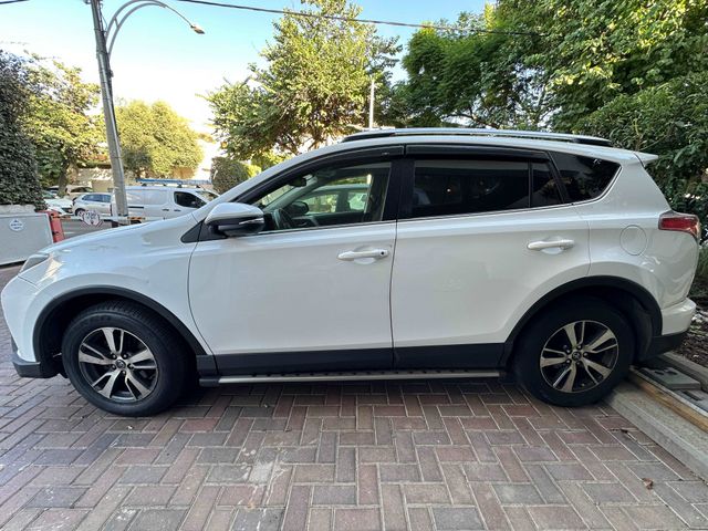 מודעת רכב טויוטה RAV4