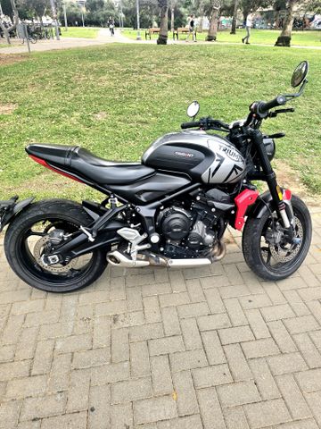 מודעת רכב טריומף Trident 660