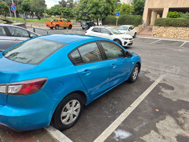 מודעת רכב מאזדה 3