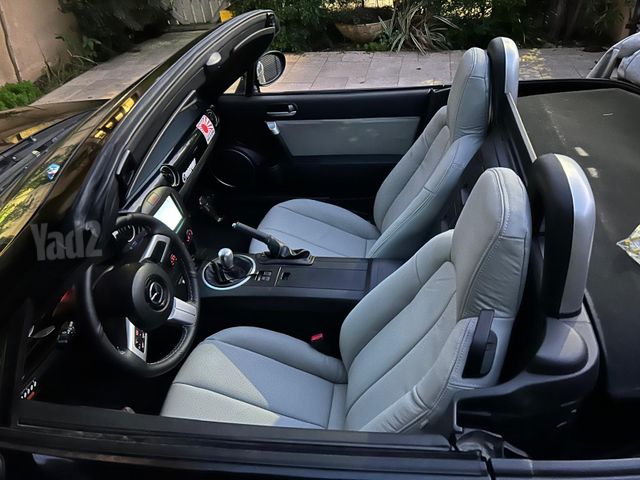 מודעת רכב מאזדה MX-5