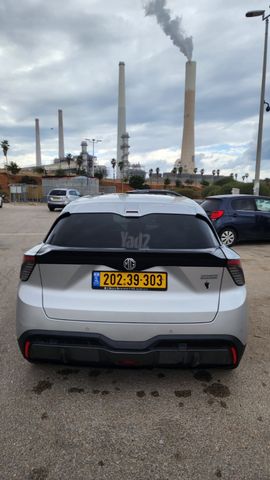 מודעת רכב אם ג'י MG4