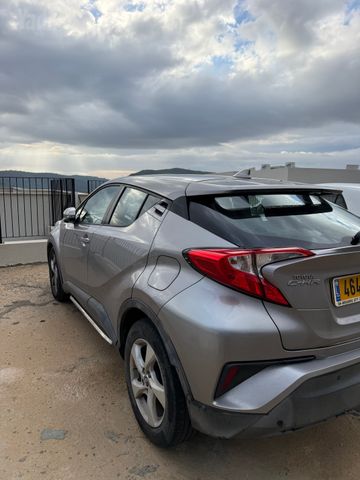 מודעת רכב טויוטה C-HR