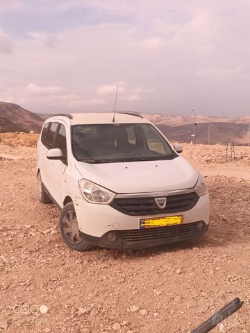 לודג'י Laureate ידני דיזל מיניוואן / MPV 7 מק 1.5 (109 כ״ס) [2015-2017]