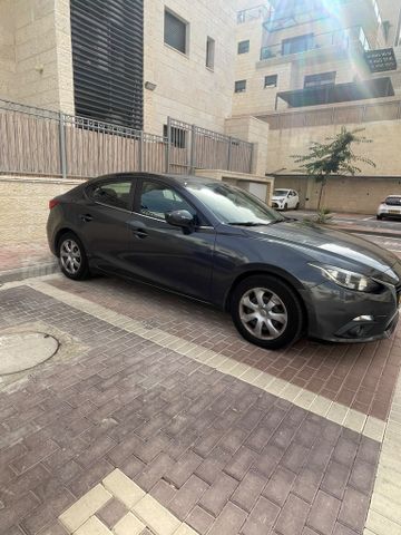 מודעת רכב מאזדה 3