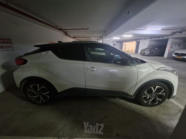 מודעת רכב טויוטה C-HR