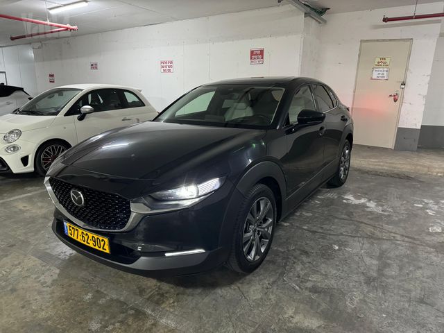 מודעת רכב מאזדה CX-30