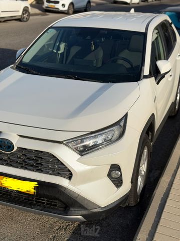 מודעת רכב טויוטה RAV4