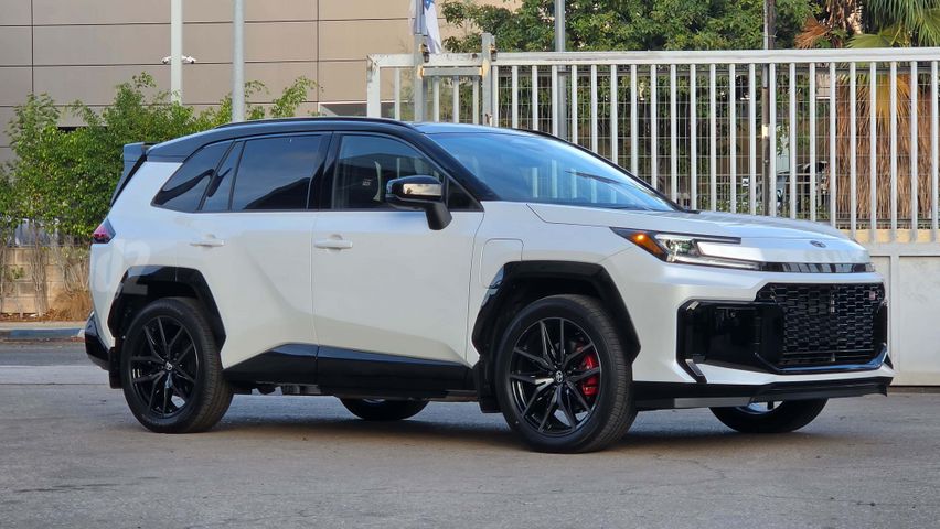 RAV4 GR SPORT פלאג-אין אוט׳ 4 דל 2.5 (186 כ״ס)
