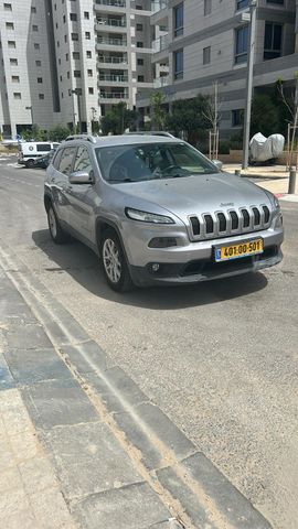 מודעת רכב ג'יפ צ'ירוקי