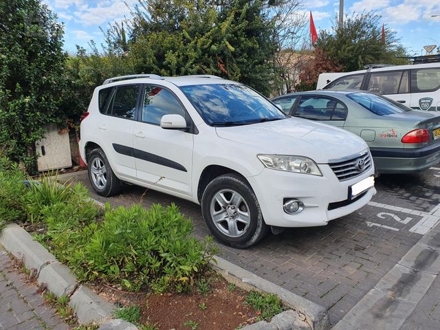 מודעת רכב טויוטה RAV4