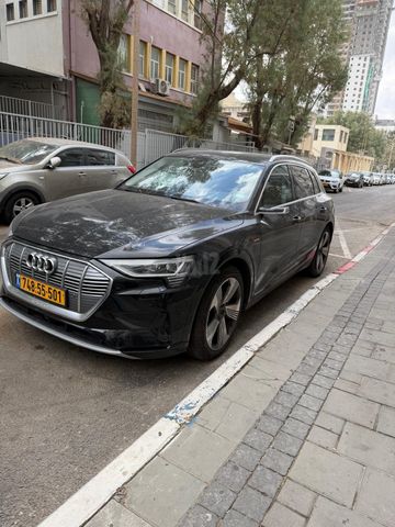 מודעת רכב אאודי E-tron