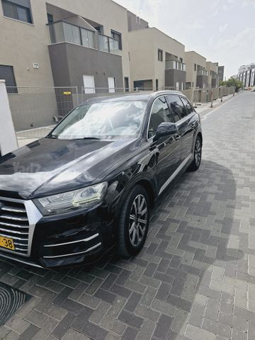 מודעת רכב אאודי Q7