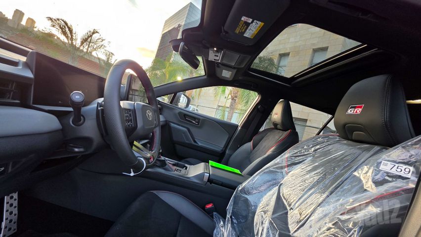 מודעת רכב טויוטה RAV4 2