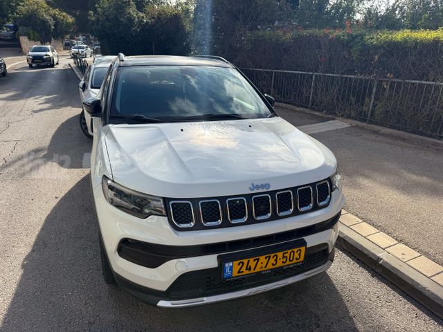 מודעת רכב ג'יפ קומפאס