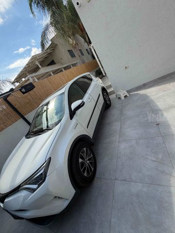 מודעת רכב טויוטה RAV4