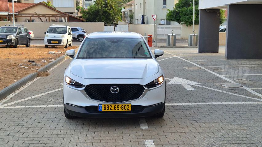 מודעת רכב מאזדה CX-30 2