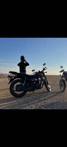 מודעת רכב קאוואסאקי W800