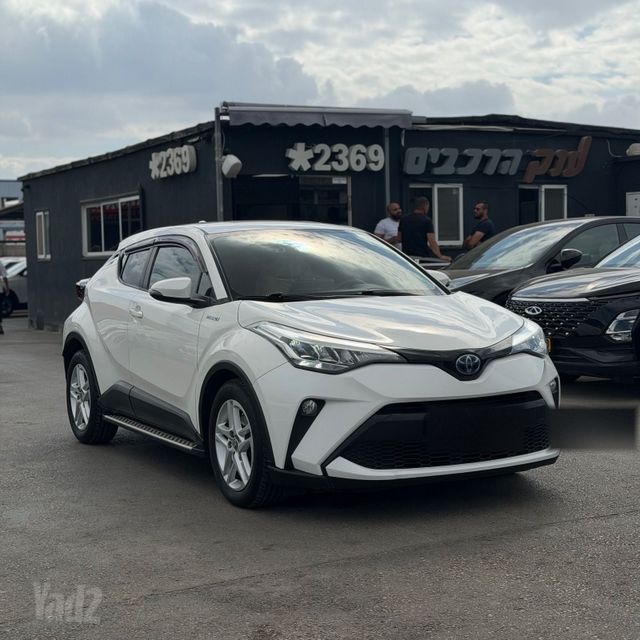 מודעת רכב טויוטה C-HR